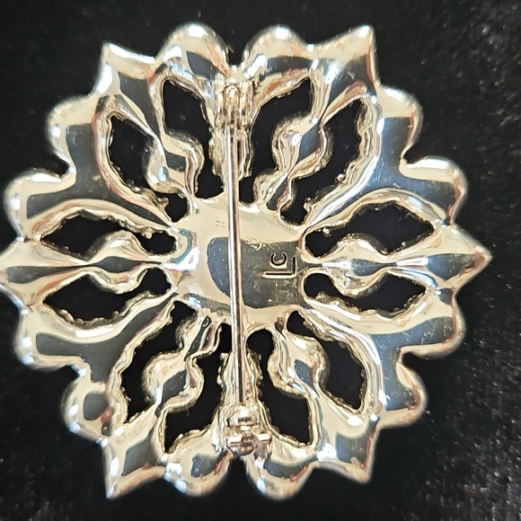 Stunning Rhinestone Brooch - Picture 2 of 2